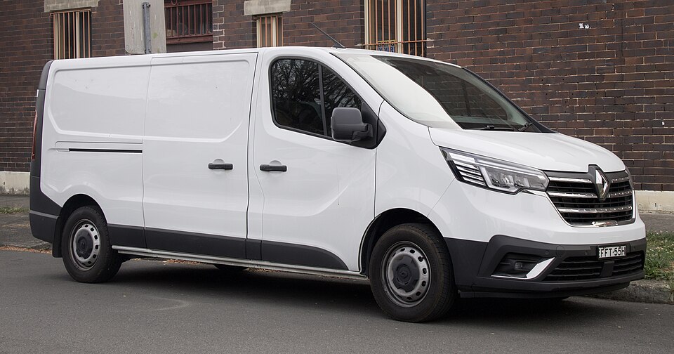 RENAULT TRUCKS TRAFIC car — UK survivor photo