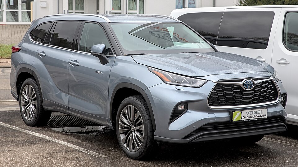 TOYOTA HIGHLANDER car — UK survivor photo