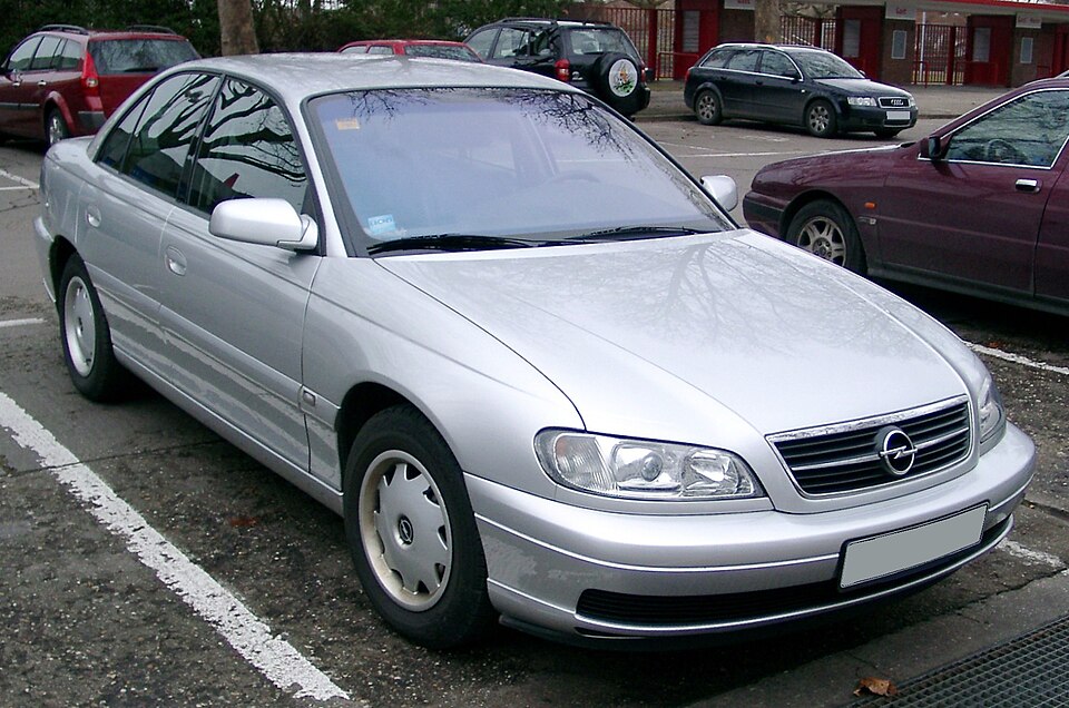 VAUXHALL OMEGA car — UK survivor photo