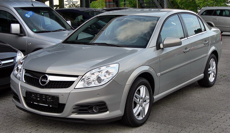 VAUXHALL VECTRA car — UK survivor photo