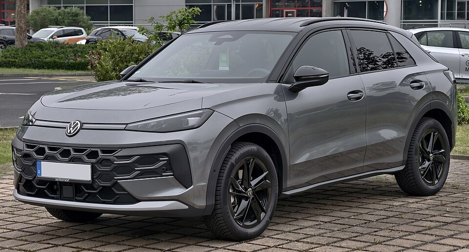 VOLKSWAGEN T-ROC car — UK survivor photo