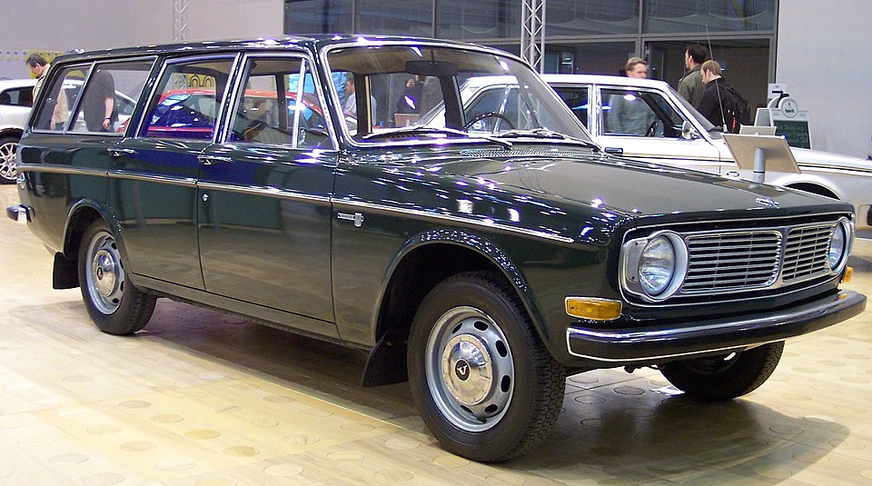 VOLVO 145 car — UK survivor photo