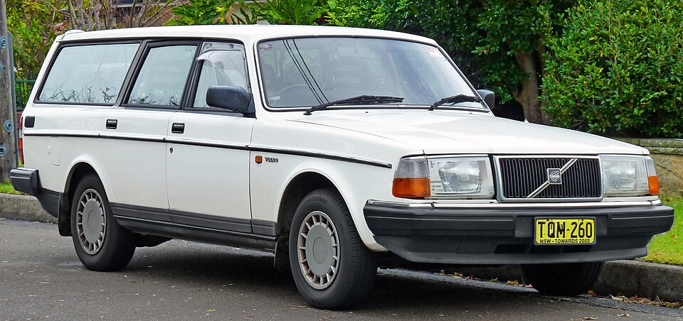 VOLVO 260 car — UK survivor photo