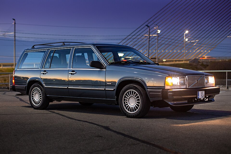 VOLVO 740 car — UK survivor photo