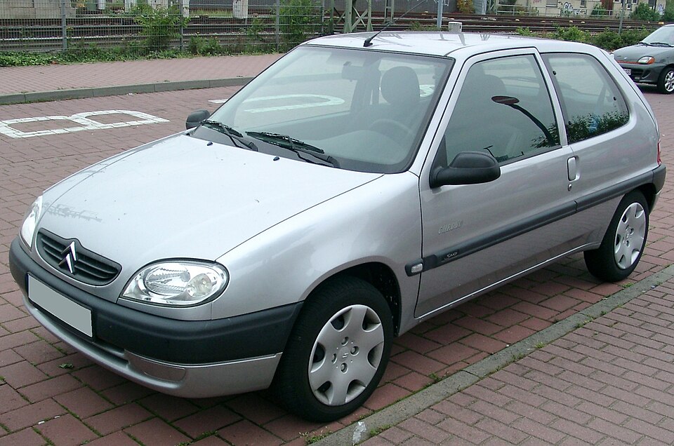 CITROEN DS4 car — UK survivor photo