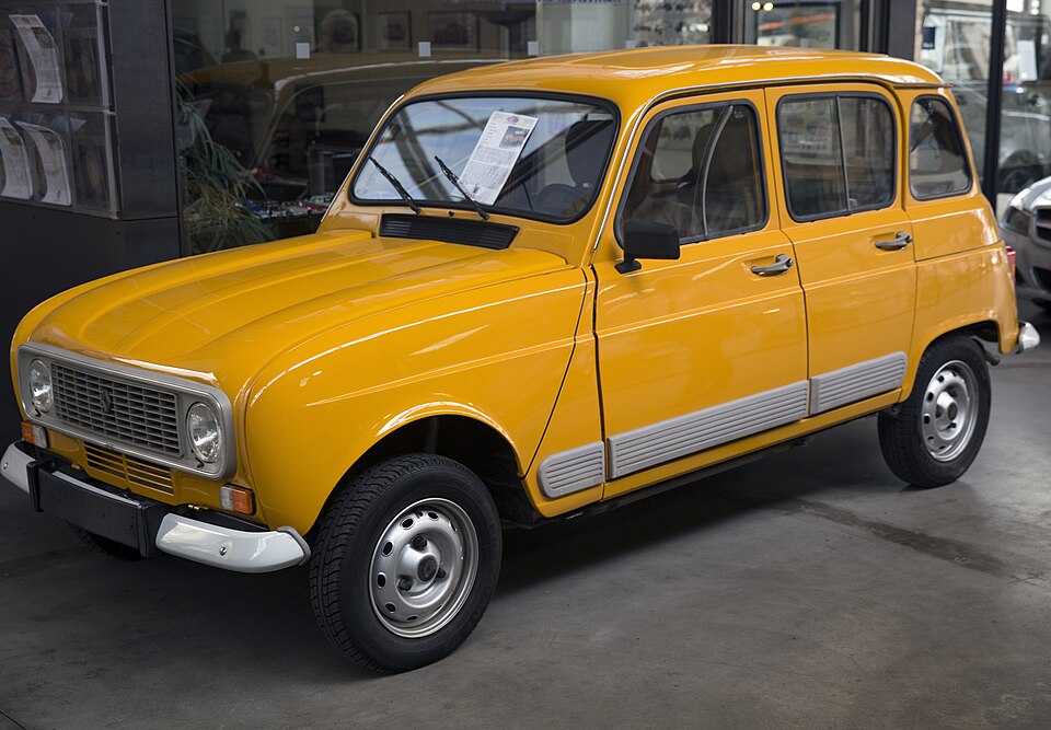 DS NO 8 ETOILE EV car — UK survivor photo
