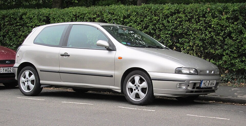FIAT BRAVA car — UK survivor photo