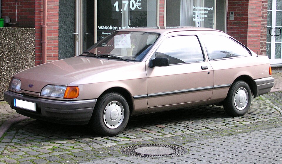 FORD SAPPHIRE car — UK survivor photo