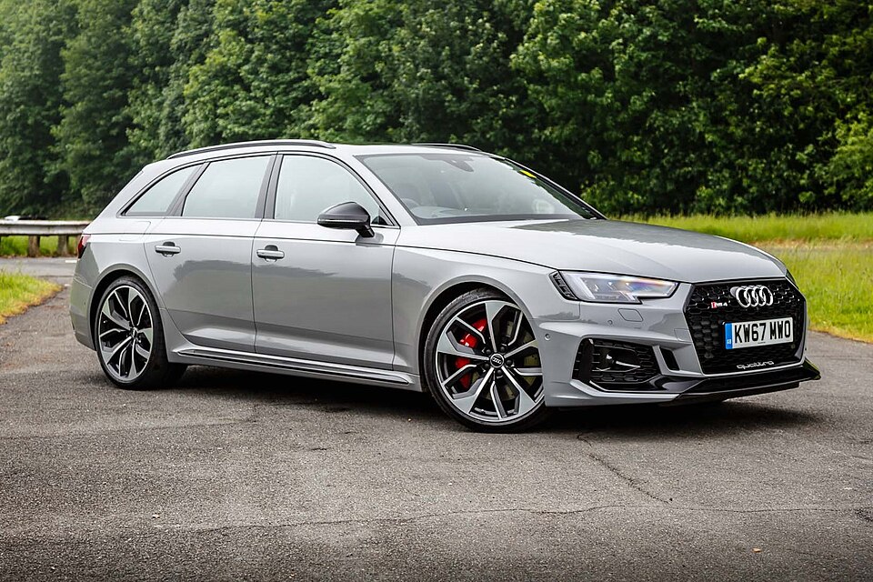 AUDI RS4 car — UK survivor photo