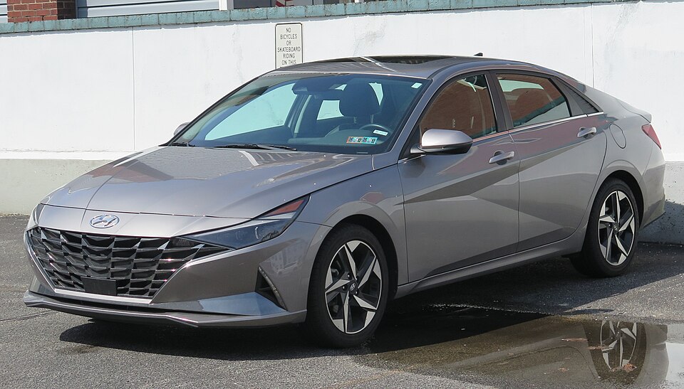 HYUNDAI ELANTRA car — UK survivor photo