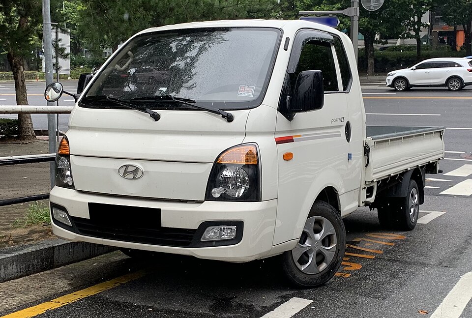 HYUNDAI H100 car — UK survivor photo
