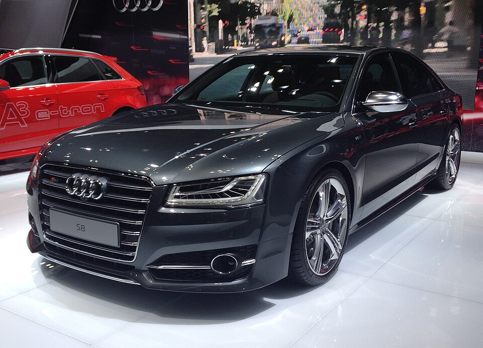AUDI S8 car — UK survivor photo