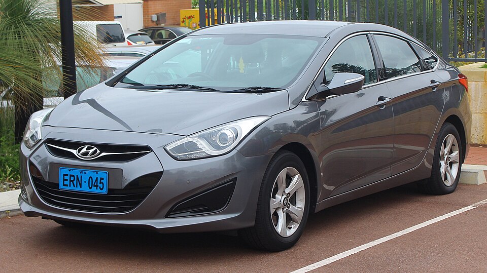 HYUNDAI I40 car — UK survivor photo