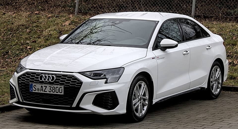 AUDI SQ7 car — UK survivor photo