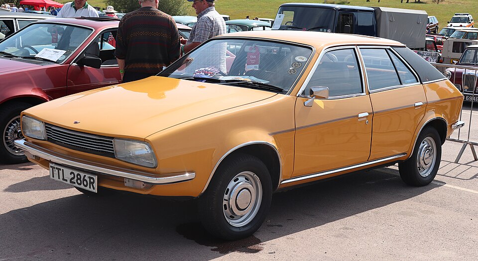 AUSTIN 2200 car — UK survivor photo