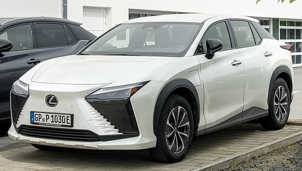 LEXUS RZ 450 car — UK survivor photo