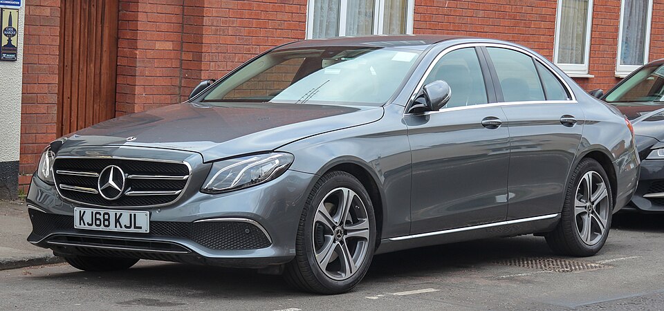 MERCEDES 400 car — UK survivor photo