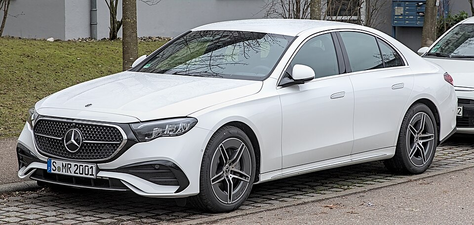 MERCEDES-BENZ E 300 car — UK survivor photo
