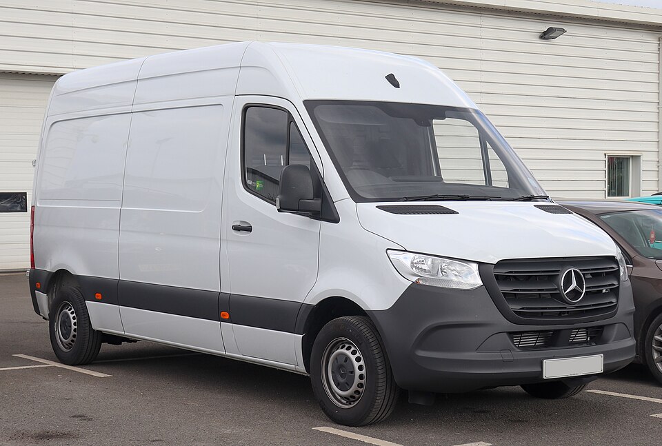 MERCEDES-BENZ ESPRINTER car — UK survivor photo