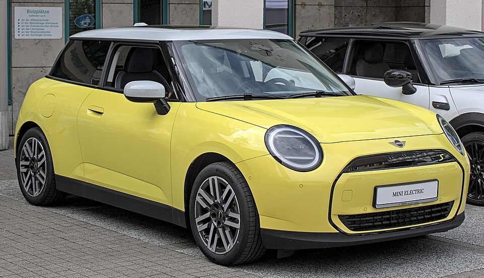 MINI MINI COOPER SE car — UK survivor photo