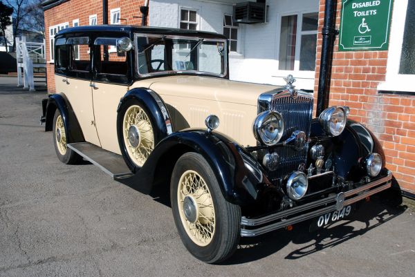 MORRIS ISIS car — UK survivor photo