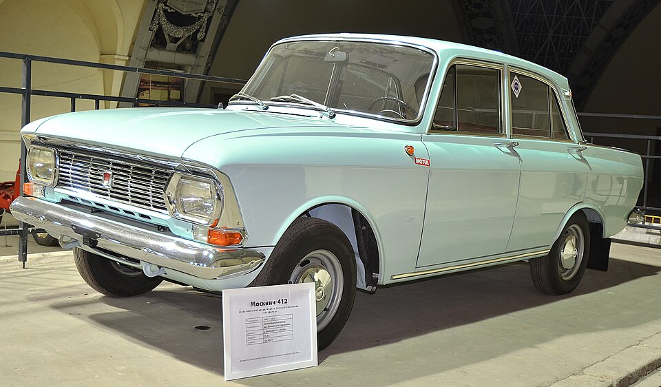 MOSKVICH 427 car — UK survivor photo