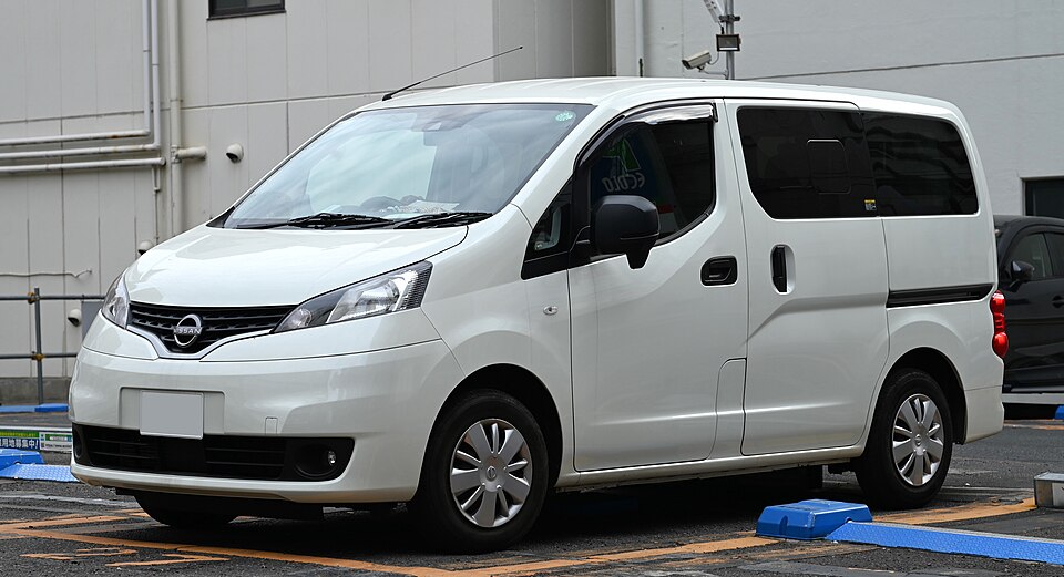 NISSAN NV200 car — UK survivor photo