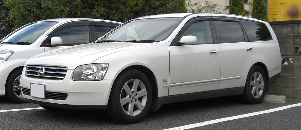 NISSAN STAGEA car — UK survivor photo
