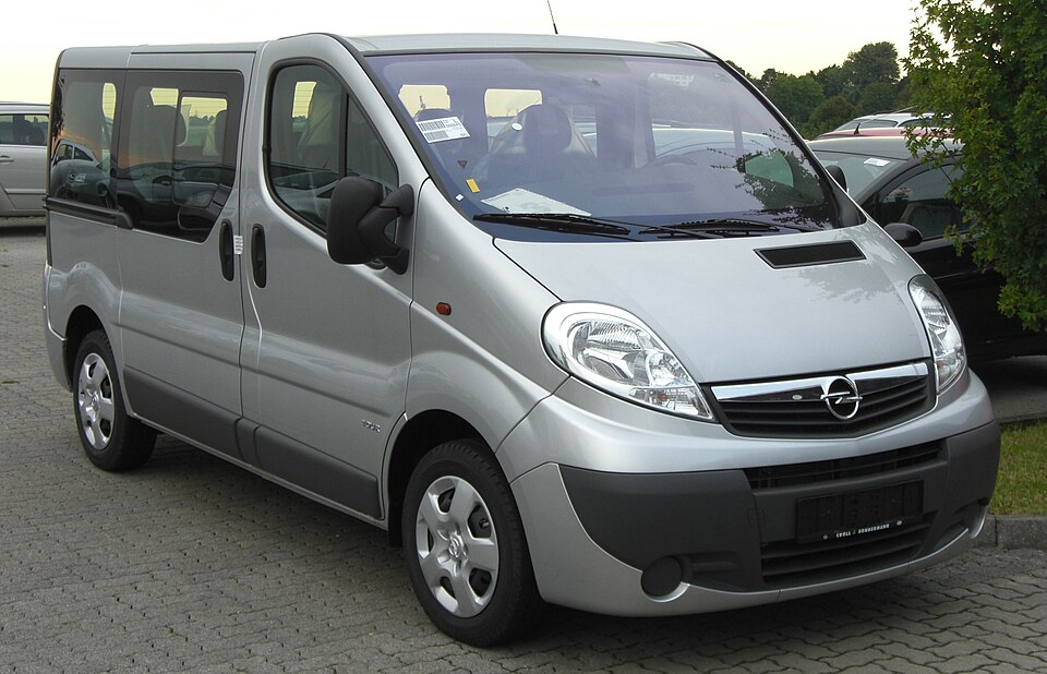 OPEL VIVARO car — UK survivor photo
