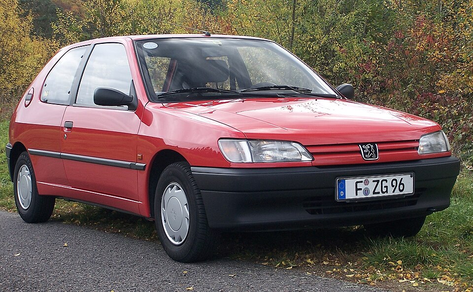PEUGEOT 306 car — UK survivor photo